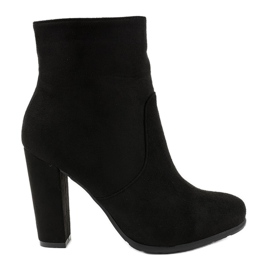 Black high boots on the F912 post