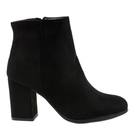 Black insulated boots on the G-7656 post