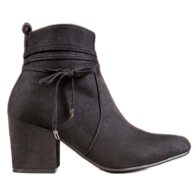 SHELOVET Boots On A Post black