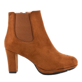 Brown ankle boots on the F156-2 post Brown ankle boots on the F156-2 post