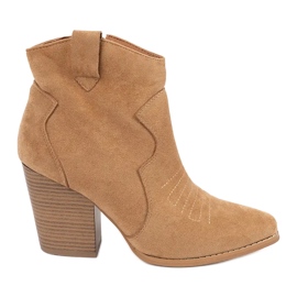 Camel cowboy boots on a high heel beige