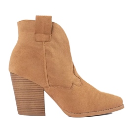 Suede Cowboy Boots On The Pillar beige