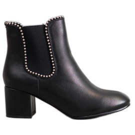 Janessa Elegant Chelsea Boots On A Bar black