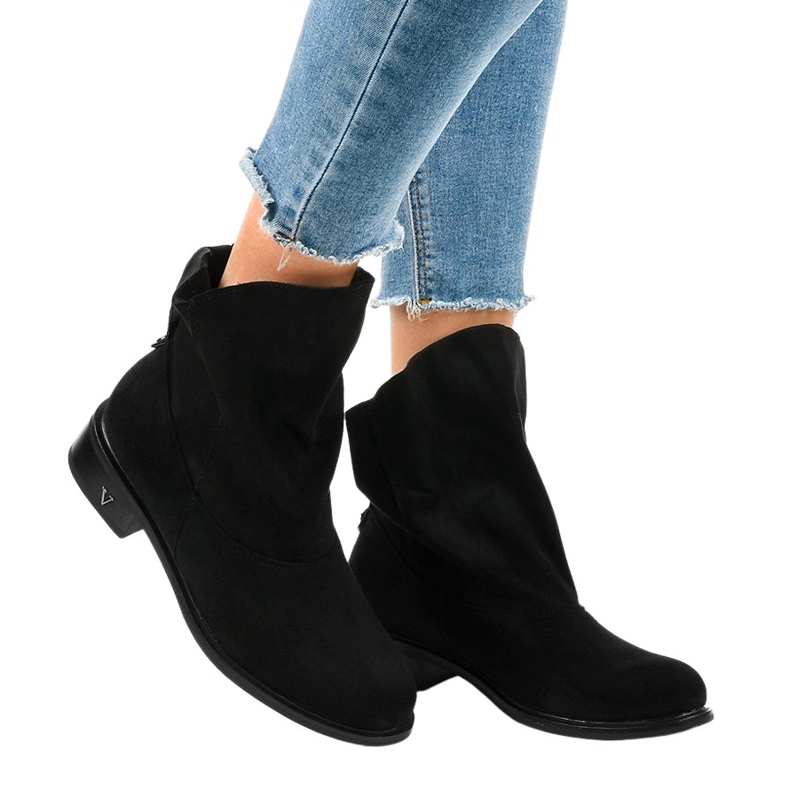 Black flat insulated boots 6672-6