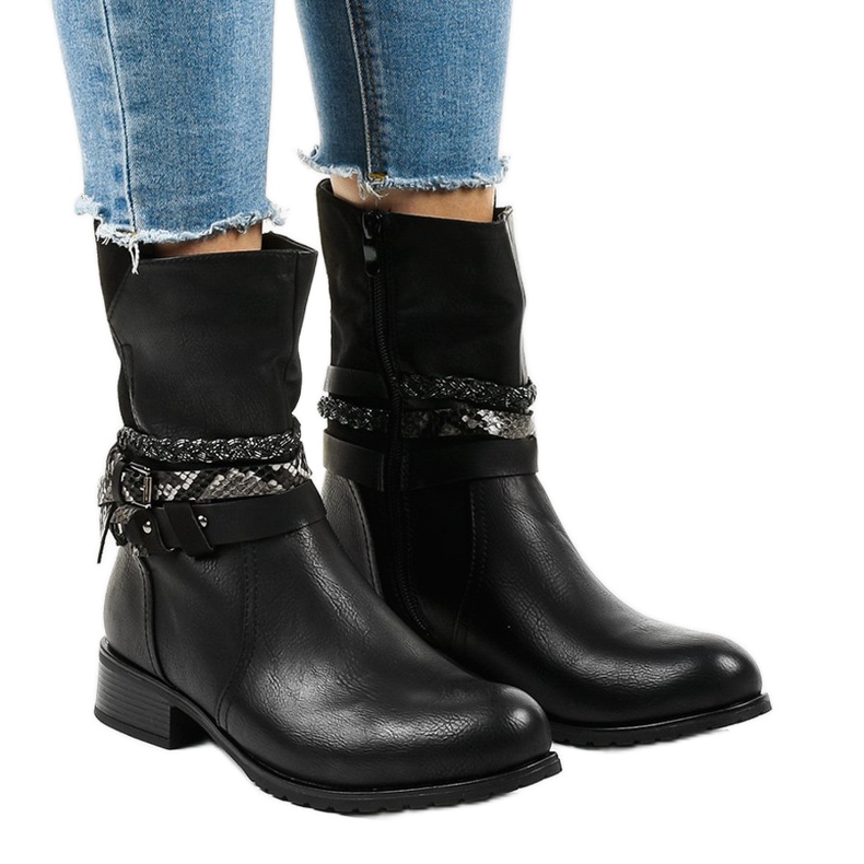 Black flat insulated boots 4440