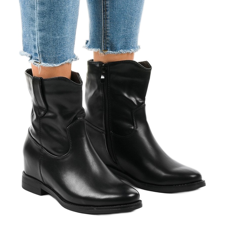 Black insulated cowboy boots G-7607