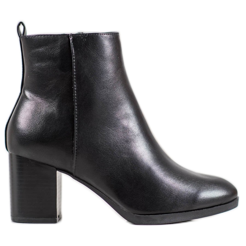 Weide Comfortable boots on a post black