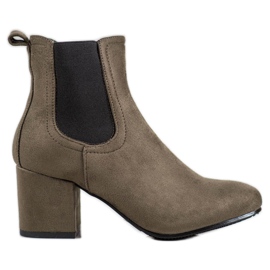 Bestelle Slip-on boots on a post khaki green