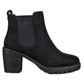 SDS Comfortable Chelsea boots on a post black