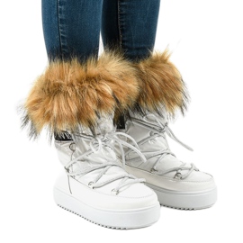 White fashionable snow boots with fur 119-39 White fashionable snow boots with fur 119-39