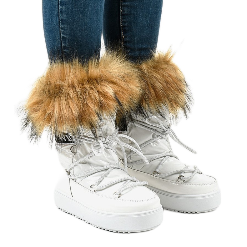 White fashionable snow boots with fur 119-39 White fashionable snow boots with fur 119-39