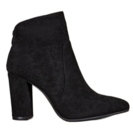 Ideal Shoes Classic boots on a post black