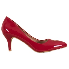 Small Swan Comfortable lacquered pumps
