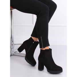 Black boots on the protector black 4144 Black
