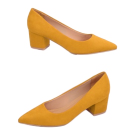 Pumps with low heels honey A-3370 Yellow Pumps with low heels honey A-3370 Yellow