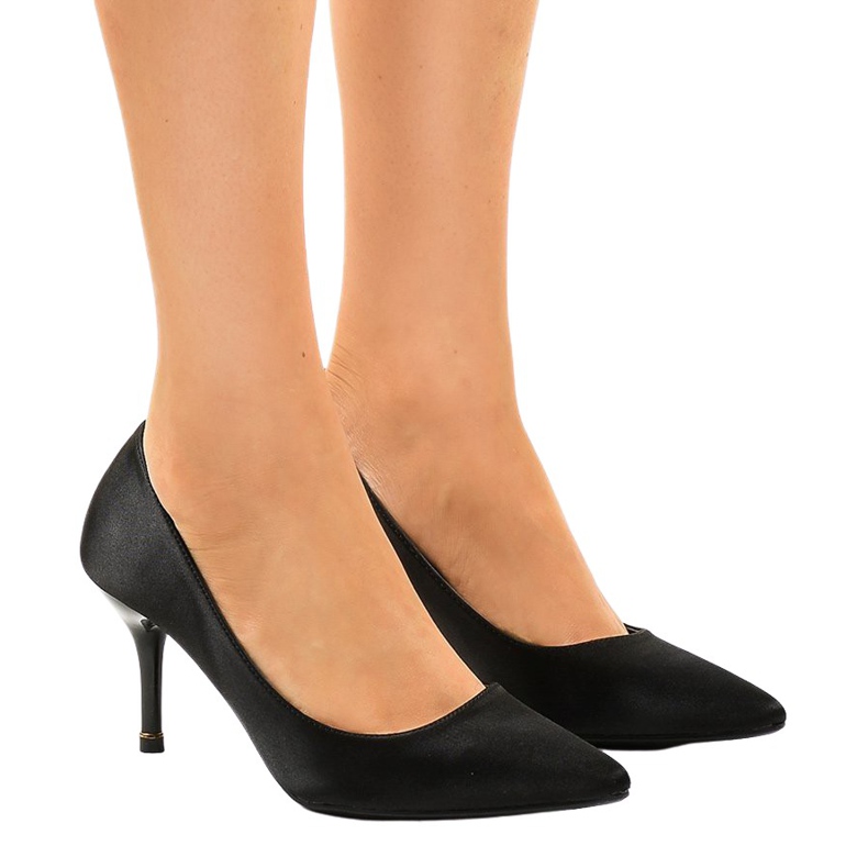 Black low heel pumps 1756-255 Black low heel pumps 1756-255