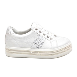 White sports shoes sneakers HQ996