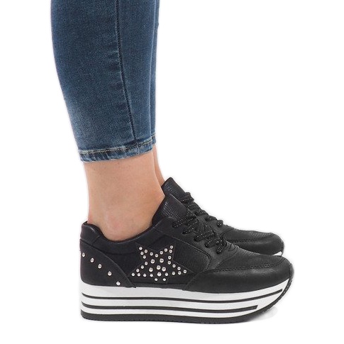 Black sports sneakers on the BM1916-5 platform