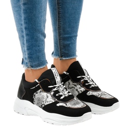 Black YL-8 snake-style sneakers
