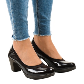 Brown lacquered pumps on the pillar 579-2
