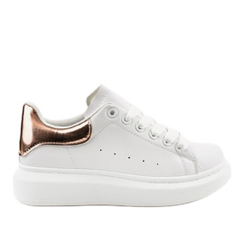White sneakers on a thick sole 650-3