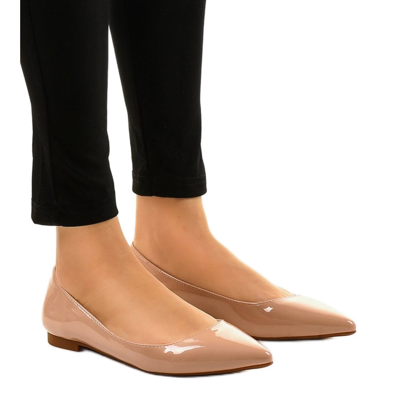 Beige ballerinas varnished in the point MM5018