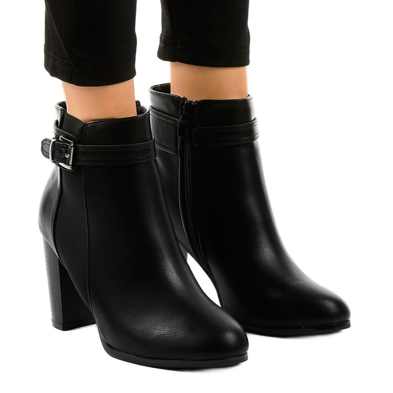 Black boots on the post with an elastic F815-2