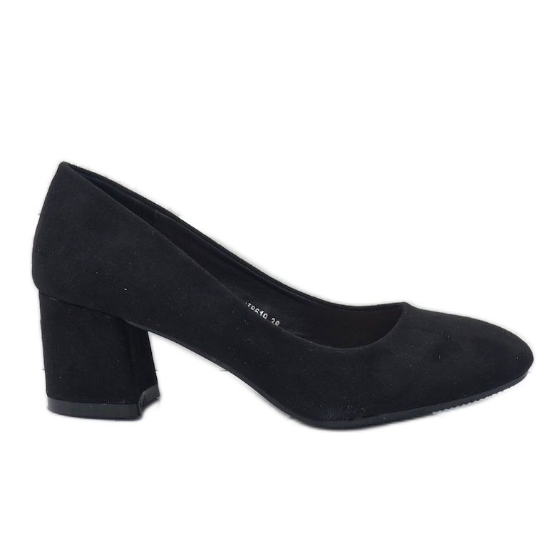 Black pumps on the JF619 eco-suede pillar