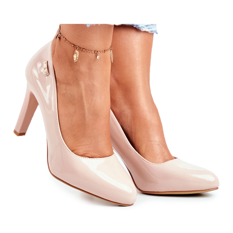 Women's pumps Sergio Leone beige varnished on the post