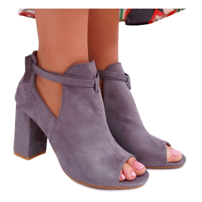 Vinceza Gray Booties Sandals On a Bar Open Toes Grays grey