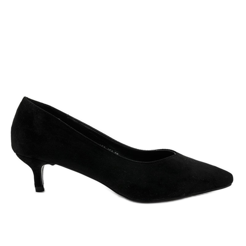 Black pumps on the LEI-167 heel