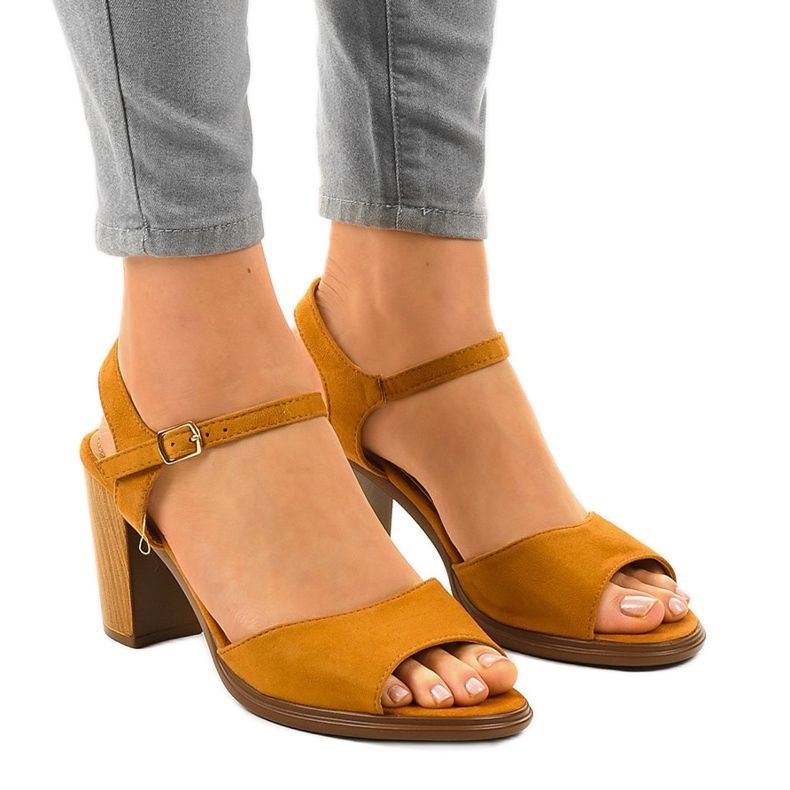 Camel sandals on the pillar in suede 660-6 brown