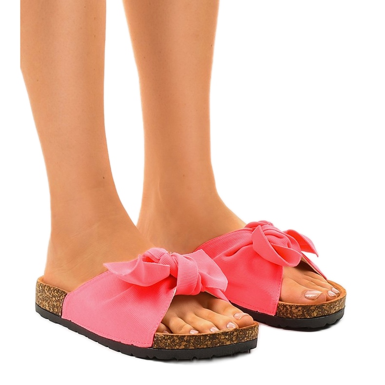 Pink decorated slippers with a WS9003-5 bow