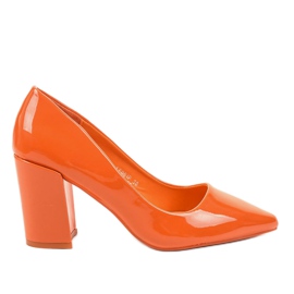 Orange pumps on the LE061P post