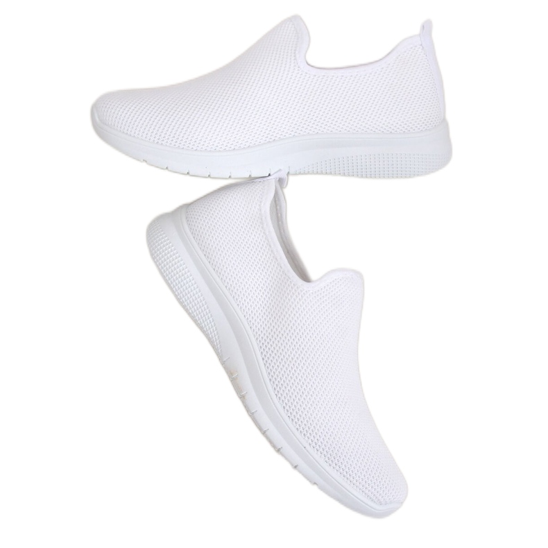 White sports shoes 7079 White