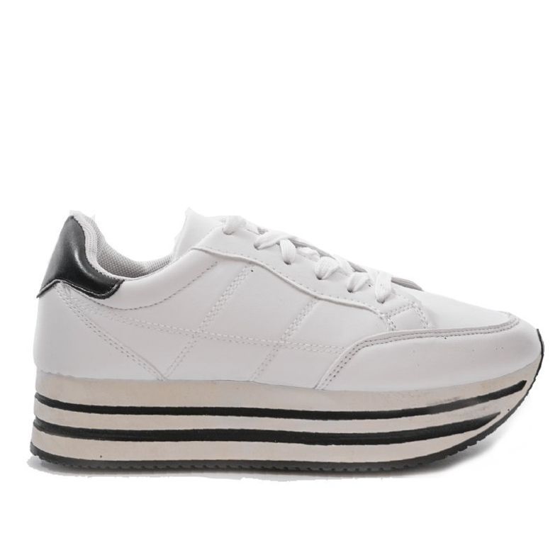 White fashionable women's sports shoes 230-3