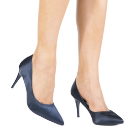 Navy blue pumps on a LEI-160 heel