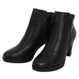 Black F-32 Black high-heeled boots