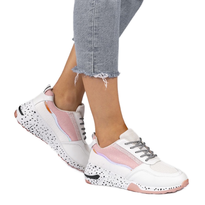 White sports sneakers with pink inserts C-3151