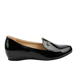 Black lacquered moccasins on the C16 wedge