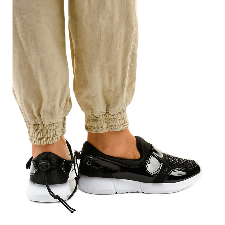 Black and white slip-on sports shoes B120-1