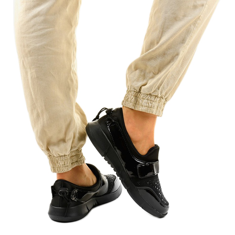 Black B120 slip-on sports shoes