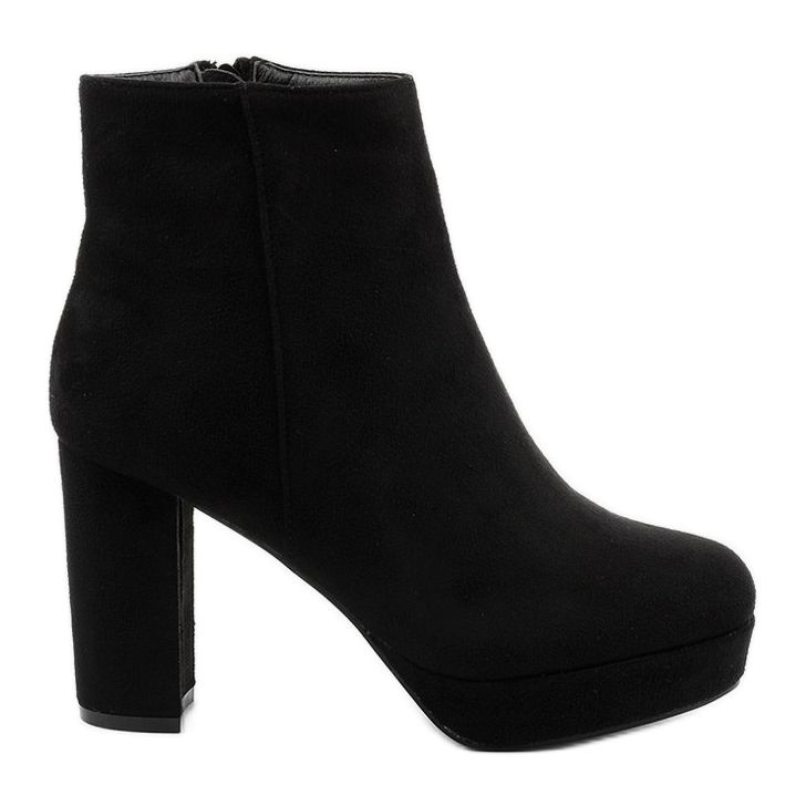 Black ankle boots on the Neadarea post