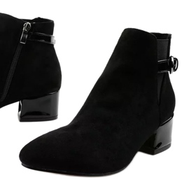 Black boots with a small post from Brizaris