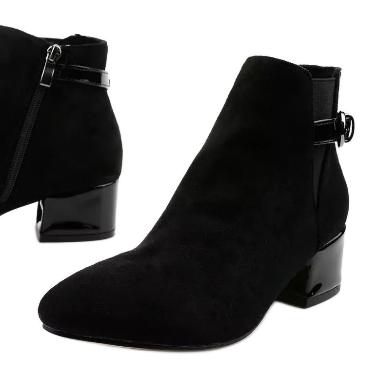 Black boots with a small post from Brizaris