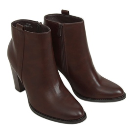 Classic brown boots UK08P Brown on the post