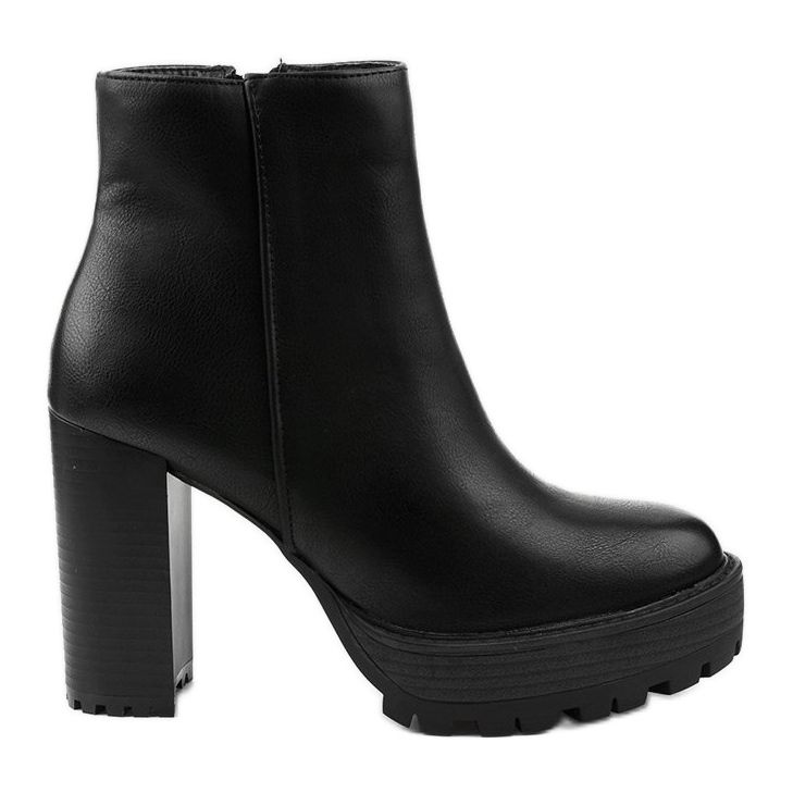 Black ankle boots with a Winiesh zipper