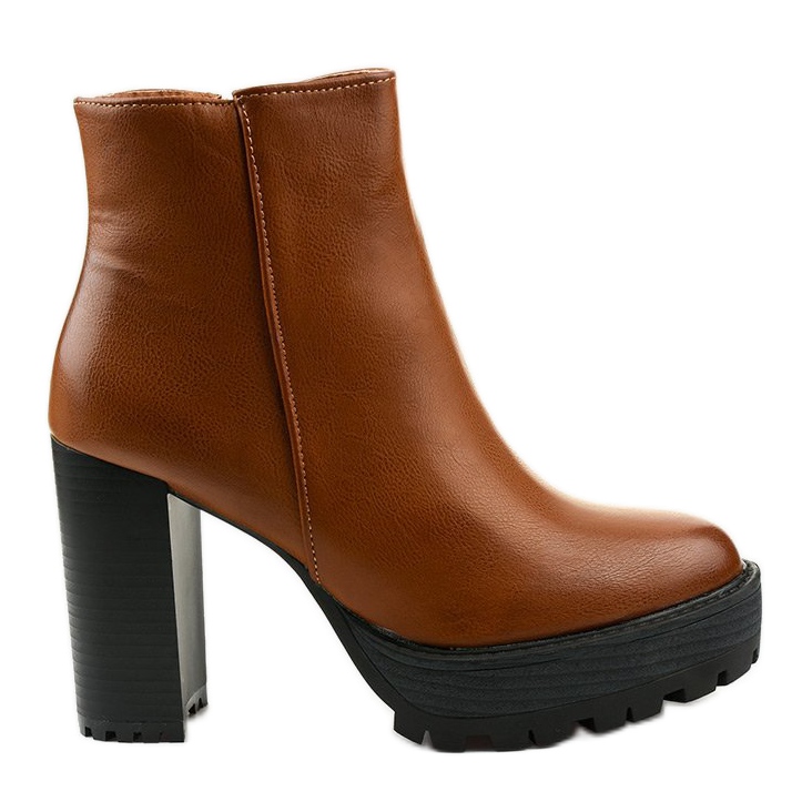 Brown ankle boots with a Winiesh zipper