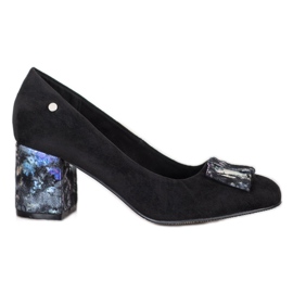 Filippo Comfortable pumps on a pillar black