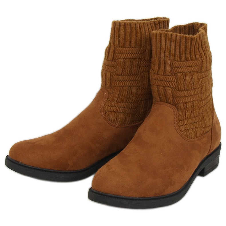 Boots with a camel E2100 Camel sweater upper brown